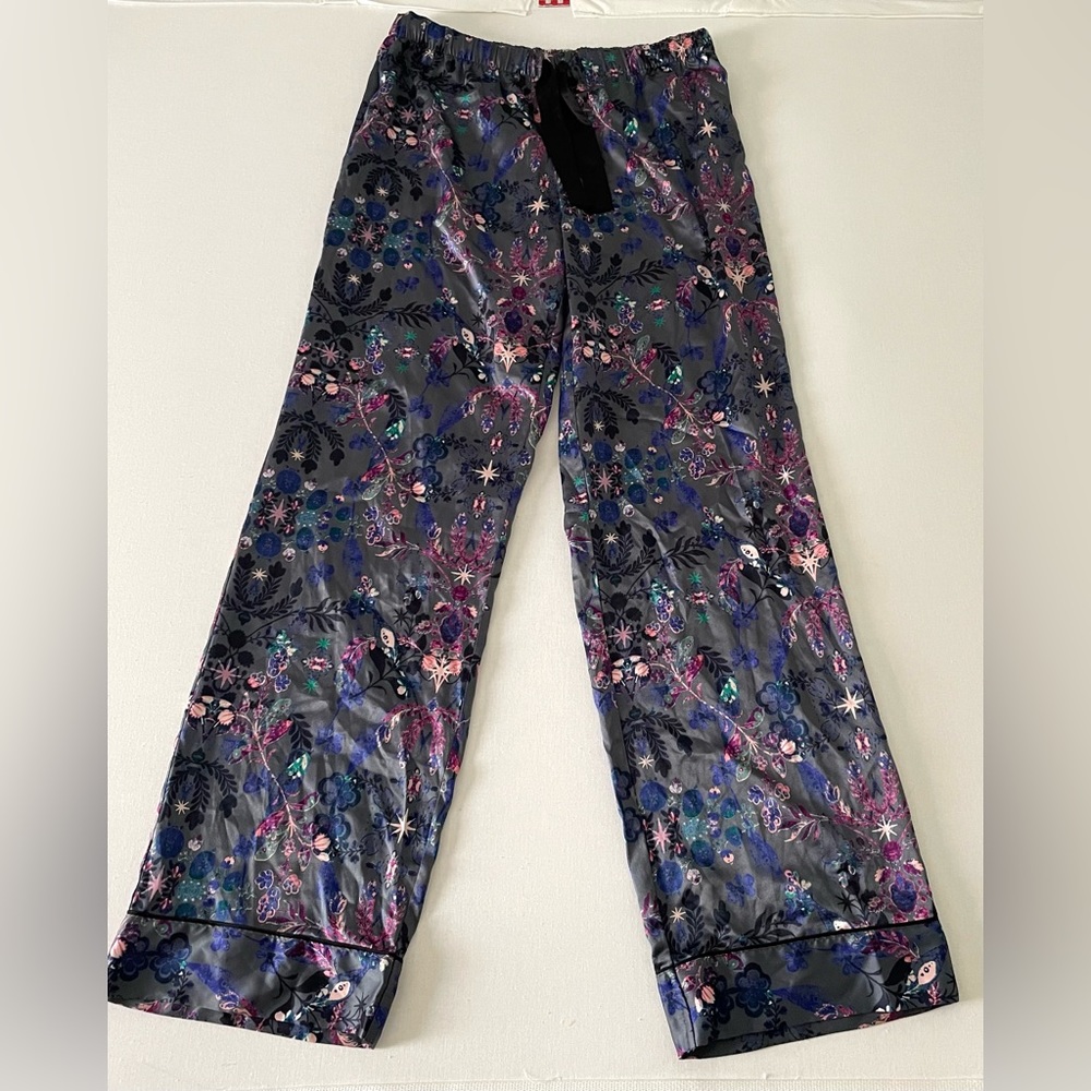 Satin Silky Black Floral Pajama Set by Victoria’s Secret Size Small NWOT - Picture 8 of 9